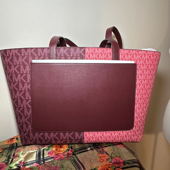 NWT Michael Kors Tote. - Picture 2 of 4